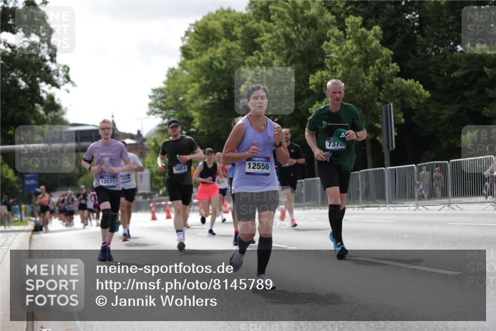 29.06.2025 - hella hamburg halbmarathon Jannik Wohlers http://msf.ph/oto/8145789 29.06.2025 10:10:34 Lombardsbrücke 1166, 1186, 1781, 2868, 4287, 5653, 7271, 7370, 8561, 9169, 9829, 12426, 12556, 12571, 12790, 12836, 13588, 13594, 14022, 14270, 15009, 15214, 16808, 17500 meine-sportfotos.de