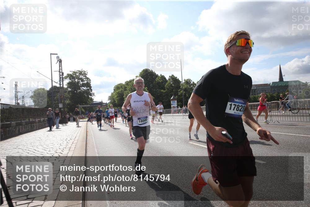 29.06.2025 - hella hamburg halbmarathon Jannik Wohlers http://msf.ph/oto/8145794 29.06.2025 09:58:34 Lombardsbrücke 1410, 1485, 1715, 1719, 1972, 3037, 3334, 3952, 5391, 6294, 6399, 6629, 6657, 7232, 7369, 7732, 8068, 8322, 8639, 8721, 8798, 9655, 9727, 9770, 9884, 10488, 11212, 11542, 11589, 11604, 11612, 11976, 12135, 12527, 13397, 13654, 13997, 14355, 14363, 14702, 15407, 15446, 15497, 15516, 16292, 16467, 17181, 17383, 17491, 17828, 18000, 18133, 18181, 18308, 18340, 18746, 18835, 19152 meine-sportfotos.de