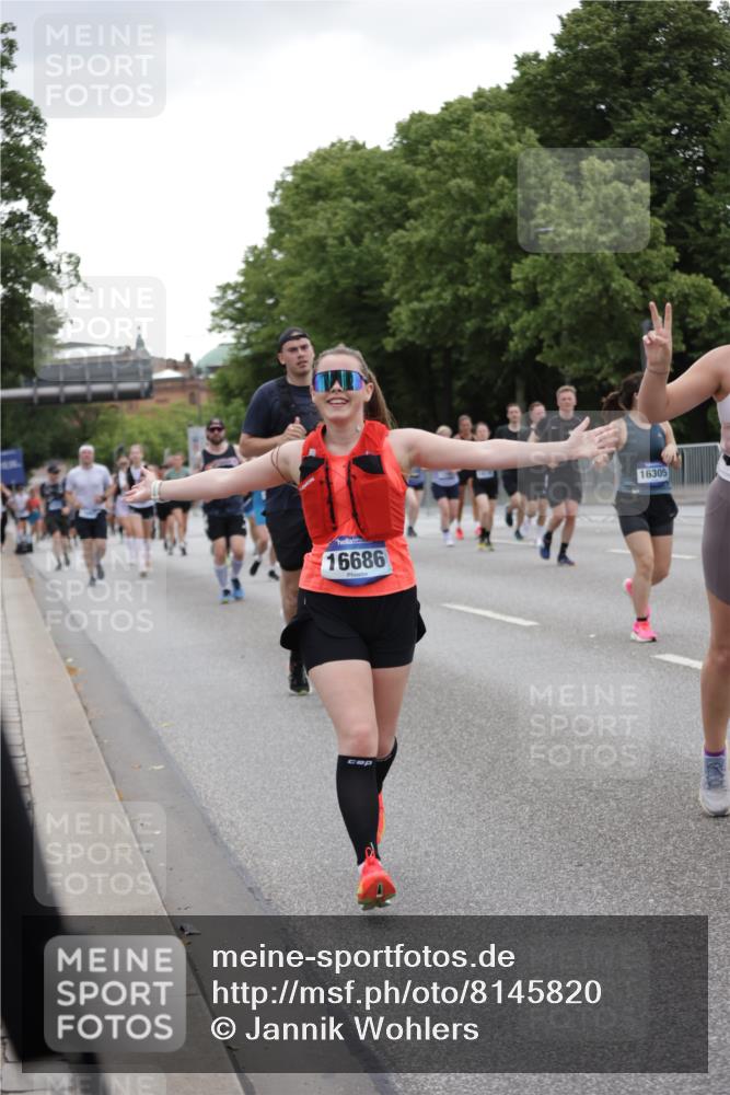 29.06.2025 - hella hamburg halbmarathon Jannik Wohlers http://msf.ph/oto/8145820 29.06.2025 10:47:18 Lombardsbrücke 1045, 1246, 1434, 1618, 1639, 1926, 2491, 2545, 2704, 2790, 2882, 3049, 4037, 4423, 5621, 5622, 7427, 7970, 8270, 8310, 8550, 9687, 9696, 9697, 10658, 10991, 11351, 11458, 11730, 11738, 11802, 11909, 11923, 12412, 12431, 12432, 12582, 13399, 13737, 13909, 14197, 14800, 15030, 15543, 15688, 16018, 16305, 16356, 16686, 17216, 18474, 18623, 19062 meine-sportfotos.de