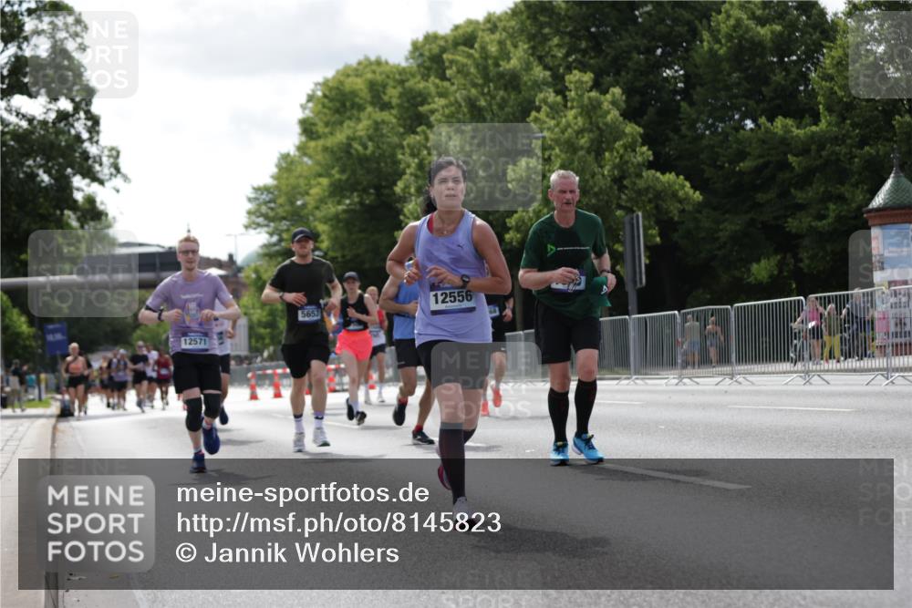 29.06.2025 - hella hamburg halbmarathon Jannik Wohlers http://msf.ph/oto/8145823 29.06.2025 10:10:34 Lombardsbrücke 1166, 1186, 1781, 2868, 4287, 5653, 7271, 7370, 8561, 9169, 9829, 12426, 12556, 12571, 12790, 12836, 13588, 13594, 14022, 14270, 15009, 15214, 16808, 17500 meine-sportfotos.de