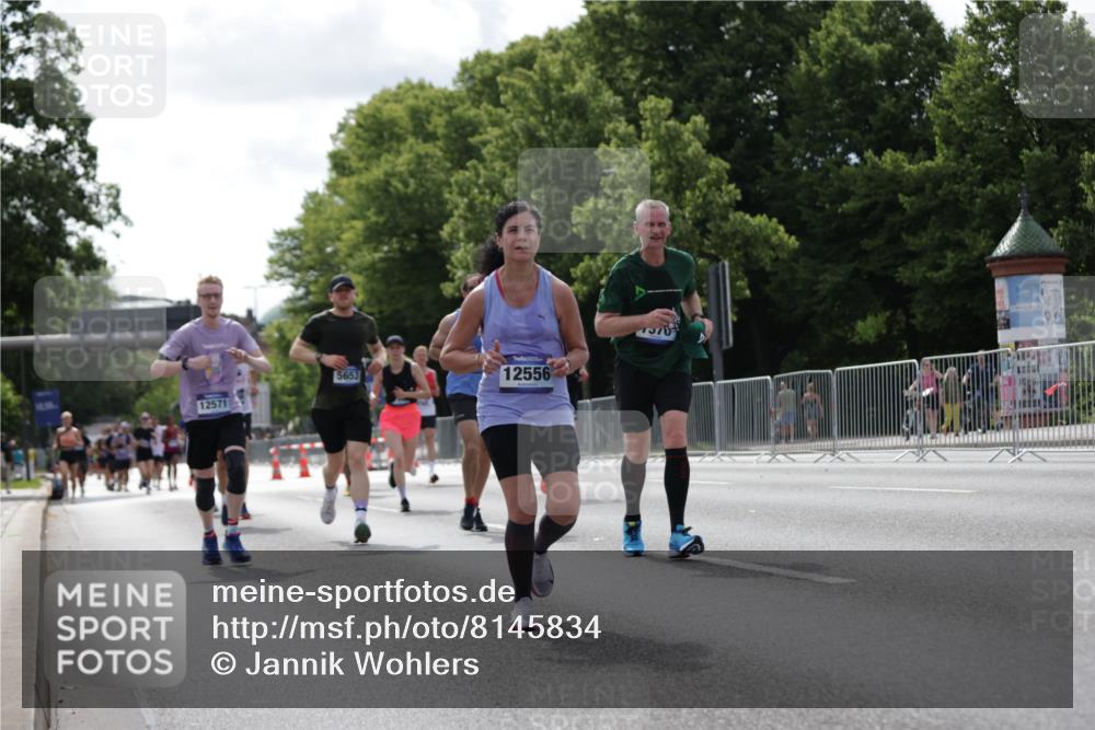 29.06.2025 - hella hamburg halbmarathon Jannik Wohlers http://msf.ph/oto/8145834 29.06.2025 10:10:34 Lombardsbrücke 1166, 1186, 1781, 2868, 4287, 5653, 7271, 7370, 8561, 9169, 9829, 12426, 12556, 12571, 12790, 12836, 13588, 13594, 14022, 14270, 15009, 15214, 16808, 17500 meine-sportfotos.de