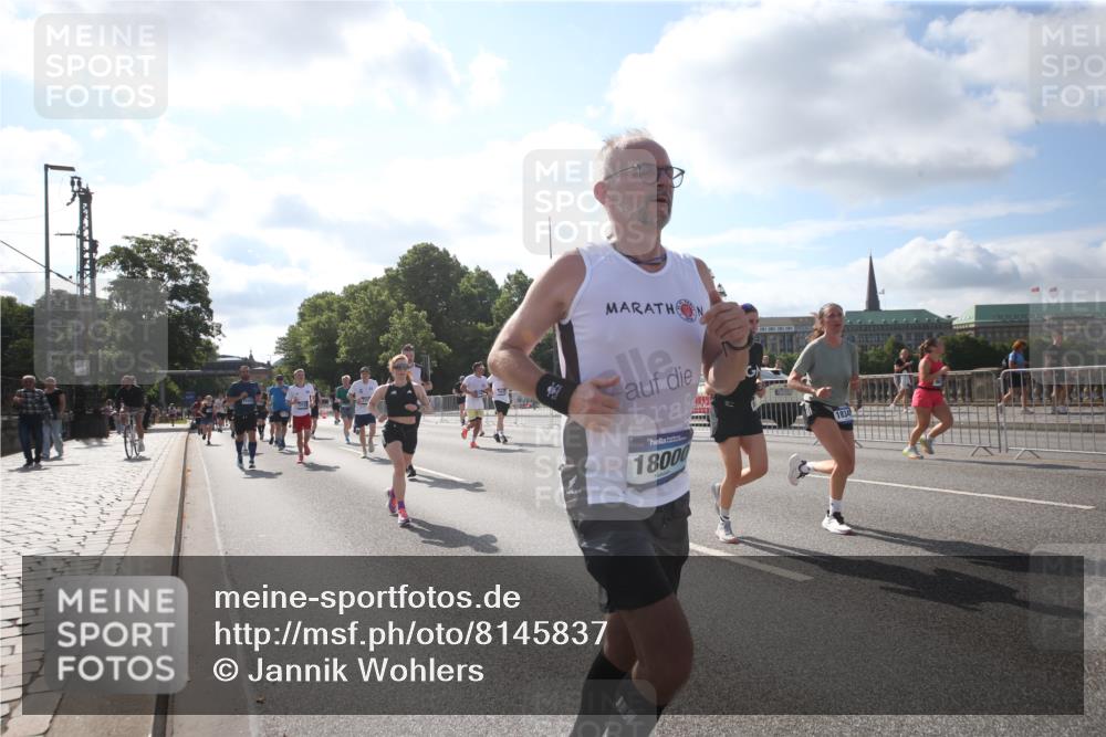 29.06.2025 - hella hamburg halbmarathon Jannik Wohlers http://msf.ph/oto/8145837 29.06.2025 09:58:35 Lombardsbrücke 1410, 1485, 1715, 1719, 1972, 2741, 2911, 3037, 3334, 5391, 6294, 6399, 6629, 7232, 7369, 7732, 8068, 8322, 8639, 8721, 8772, 8798, 9655, 9727, 9770, 9884, 10488, 11542, 11589, 11604, 11612, 11976, 12135, 12495, 12527, 13397, 13654, 13997, 14363, 14702, 15407, 15446, 15497, 15516, 16292, 16467, 17383, 17491, 17828, 18000, 18133, 18181, 18308, 18340, 18746, 18835, 19047, 19152 meine-sportfotos.de