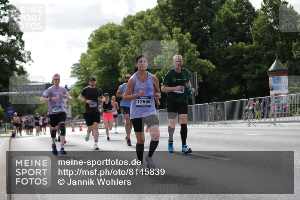 29.06.2025 - hella hamburg halbmarathon Jannik Wohlers http://msf.ph/oto/8145839 29.06.2025 10:10:34 Lombardsbrücke 1166, 1186, 1781, 2868, 4287, 5653, 7271, 7370, 8561, 9169, 9829, 12426, 12556, 12571, 12790, 12836, 13588, 13594, 14022, 14270, 15009, 15214, 16808, 17500 meine-sportfotos.de