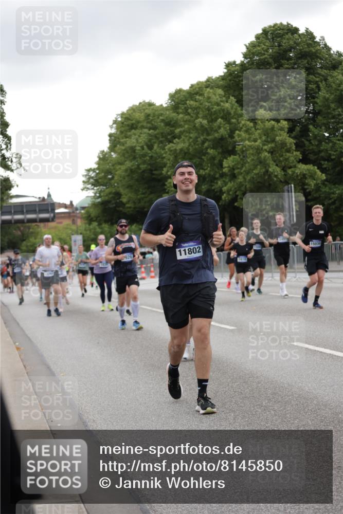 29.06.2025 - hella hamburg halbmarathon Jannik Wohlers http://msf.ph/oto/8145850 29.06.2025 10:47:20 Lombardsbrücke 1045, 1246, 1618, 1639, 1926, 2491, 2545, 2704, 2790, 2882, 3049, 4037, 4423, 5621, 5622, 5886, 7427, 7970, 8077, 8310, 8550, 9687, 9696, 9697, 10658, 10991, 11351, 11730, 11802, 11909, 11923, 12412, 12431, 12432, 12582, 13399, 14197, 14222, 14800, 15030, 15543, 15688, 16018, 16305, 16356, 16686, 17216, 18474, 18623, 19062 meine-sportfotos.de