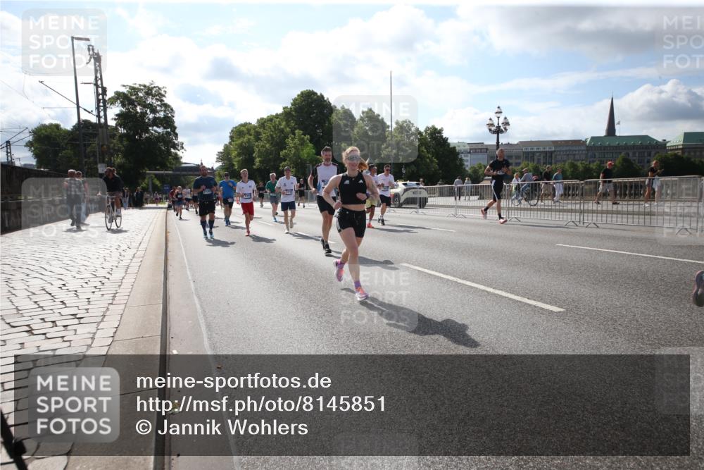 29.06.2025 - hella hamburg halbmarathon Jannik Wohlers http://msf.ph/oto/8145851 29.06.2025 09:58:35 Lombardsbrücke 1410, 1485, 1715, 1719, 1972, 2741, 2911, 3037, 3334, 5391, 6294, 6399, 6629, 7232, 7369, 7732, 8068, 8322, 8639, 8721, 8772, 8798, 9655, 9727, 9770, 9884, 10488, 11542, 11589, 11604, 11612, 11976, 12135, 12495, 12527, 13397, 13654, 13997, 14363, 14702, 15407, 15446, 15497, 15516, 16292, 16467, 17383, 17491, 17828, 18000, 18133, 18181, 18308, 18340, 18746, 18835, 19047, 19152 meine-sportfotos.de