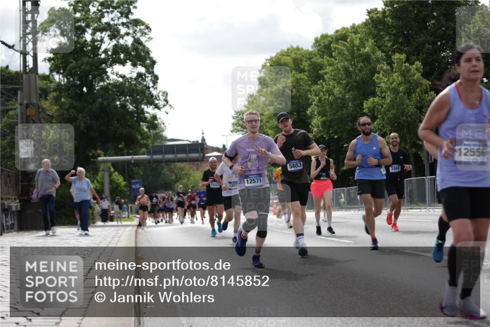 29.06.2025 - hella hamburg halbmarathon Jannik Wohlers http://msf.ph/oto/8145852 29.06.2025 10:10:35 Lombardsbrücke 1166, 1186, 1781, 2868, 4287, 5653, 7271, 7370, 8561, 9169, 9829, 12426, 12556, 12571, 12790, 12836, 13588, 13594, 14022, 14270, 15009, 15214, 16808, 17500 meine-sportfotos.de