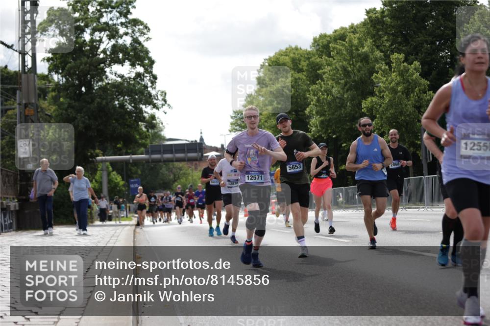 29.06.2025 - hella hamburg halbmarathon Jannik Wohlers http://msf.ph/oto/8145856 29.06.2025 10:10:35 Lombardsbrücke 1166, 1186, 1781, 2868, 4287, 5653, 7271, 7370, 8561, 9169, 9829, 12426, 12556, 12571, 12790, 12836, 13588, 13594, 14022, 14270, 15009, 15214, 16808, 17500 meine-sportfotos.de