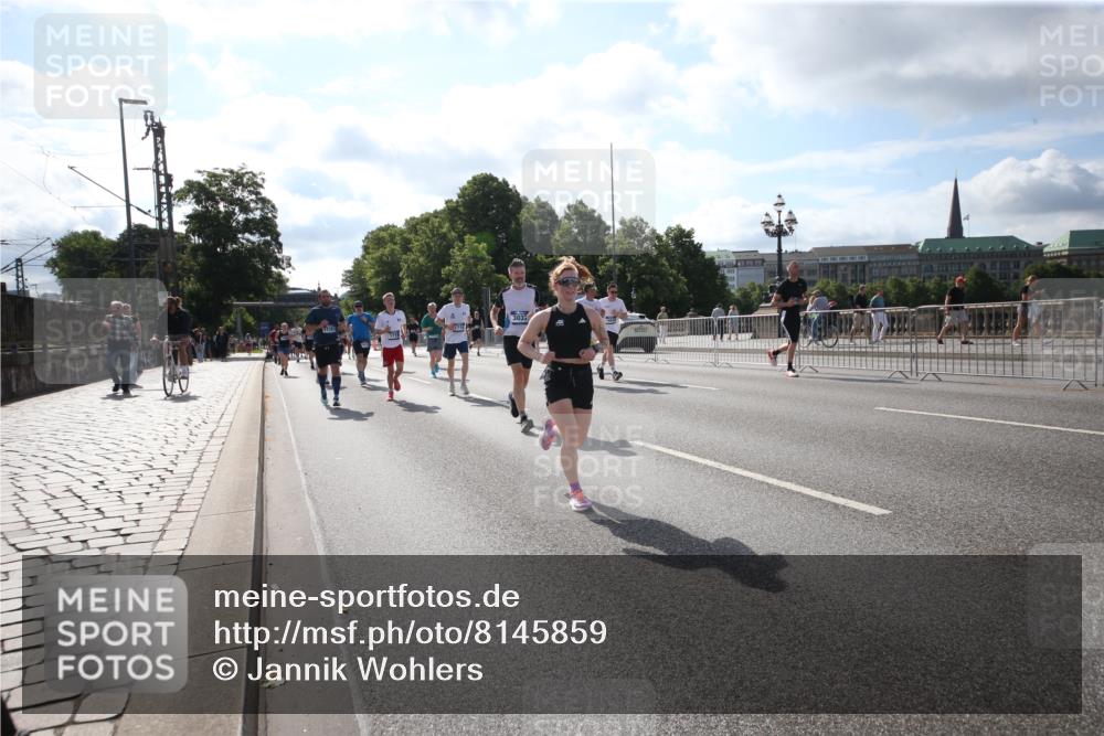 29.06.2025 - hella hamburg halbmarathon Jannik Wohlers http://msf.ph/oto/8145859 29.06.2025 09:58:35 Lombardsbrücke 1410, 1485, 1715, 1719, 1972, 2741, 2911, 3037, 3334, 5391, 6294, 6399, 6629, 7232, 7369, 7732, 8068, 8322, 8639, 8721, 8772, 8798, 9655, 9727, 9770, 9884, 10488, 11542, 11589, 11604, 11612, 11976, 12135, 12495, 12527, 13397, 13654, 13997, 14363, 14702, 15407, 15446, 15497, 15516, 16292, 16467, 17383, 17491, 17828, 18000, 18133, 18181, 18308, 18340, 18746, 18835, 19047, 19152 meine-sportfotos.de
