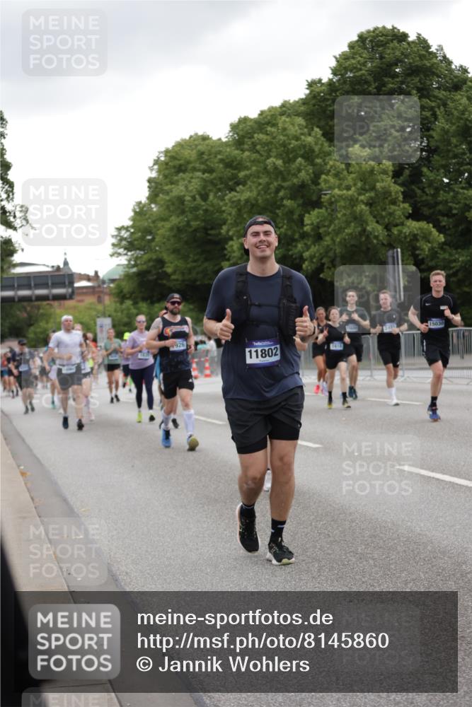 29.06.2025 - hella hamburg halbmarathon Jannik Wohlers http://msf.ph/oto/8145860 29.06.2025 10:47:20 Lombardsbrücke 1045, 1246, 1618, 1639, 1926, 2491, 2545, 2704, 2790, 2882, 3049, 4037, 4423, 5621, 5622, 5886, 7427, 7970, 8077, 8310, 8550, 9687, 9696, 9697, 10658, 10991, 11351, 11730, 11802, 11909, 11923, 12412, 12431, 12432, 12582, 13399, 14197, 14222, 14800, 15030, 15543, 15688, 16018, 16305, 16356, 16686, 17216, 18474, 18623, 19062 meine-sportfotos.de