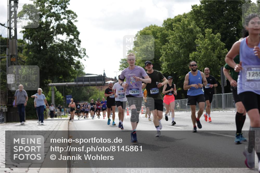 29.06.2025 - hella hamburg halbmarathon Jannik Wohlers http://msf.ph/oto/8145861 29.06.2025 10:10:35 Lombardsbrücke 1166, 1186, 1781, 2868, 4287, 5653, 7271, 7370, 8561, 9169, 9829, 12426, 12556, 12571, 12790, 12836, 13588, 13594, 14022, 14270, 15009, 15214, 16808, 17500 meine-sportfotos.de