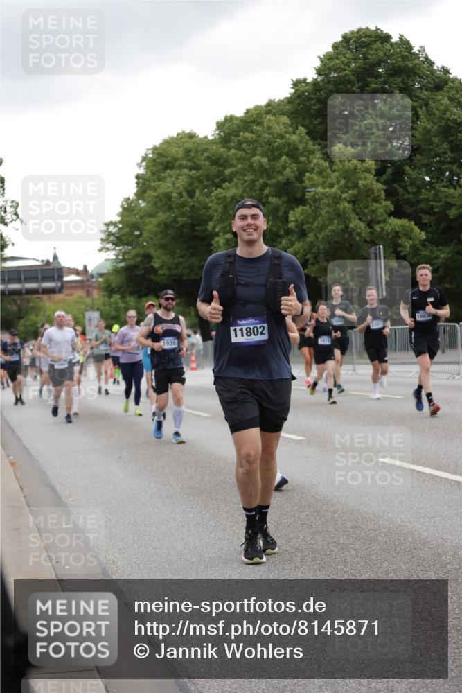29.06.2025 - hella hamburg halbmarathon Jannik Wohlers http://msf.ph/oto/8145871 29.06.2025 10:47:20 Lombardsbrücke 1045, 1246, 1618, 1639, 1926, 2491, 2545, 2704, 2790, 2882, 3049, 4037, 4423, 5621, 5622, 5886, 7427, 7970, 8077, 8310, 8550, 9687, 9696, 9697, 10658, 10991, 11351, 11730, 11802, 11909, 11923, 12412, 12431, 12432, 12582, 13399, 14197, 14222, 14800, 15030, 15543, 15688, 16018, 16305, 16356, 16686, 17216, 18474, 18623, 19062 meine-sportfotos.de