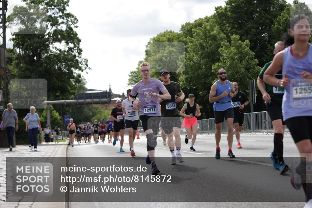 29.06.2025 - hella hamburg halbmarathon Jannik Wohlers http://msf.ph/oto/8145872 29.06.2025 10:10:36 Lombardsbrücke 1166, 1781, 2868, 4287, 5653, 7271, 7370, 8561, 9169, 9829, 12426, 12556, 12571, 12790, 12836, 13594, 14022, 14270, 15009, 15214, 17500 meine-sportfotos.de
