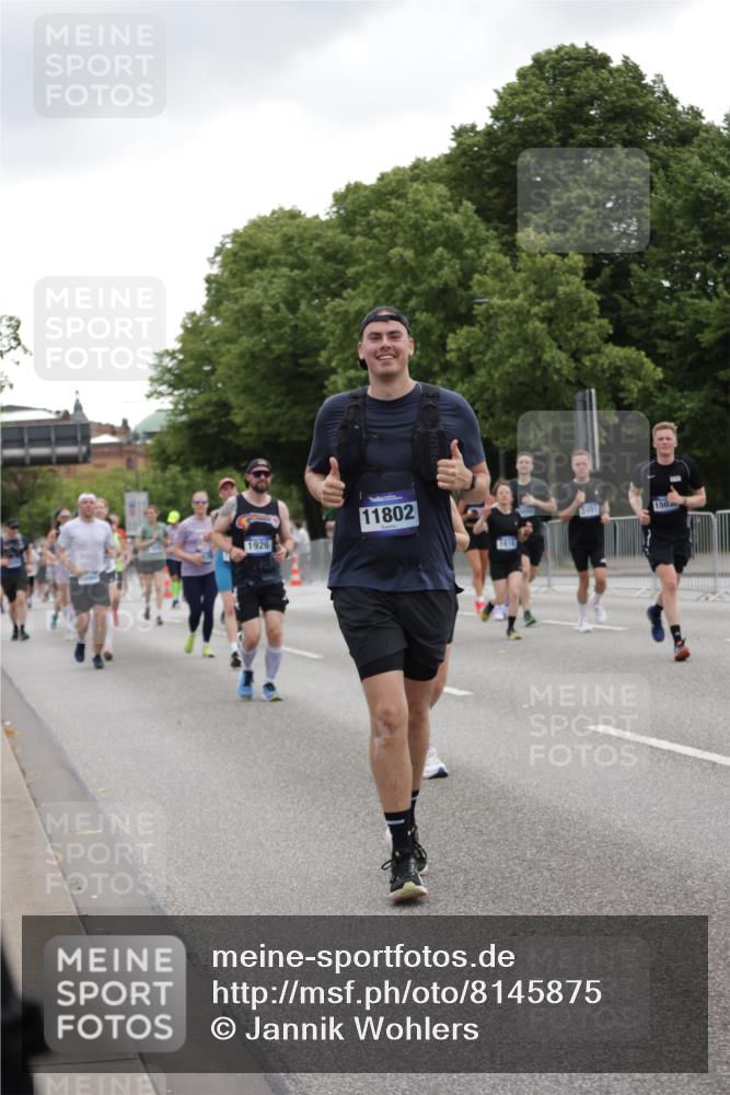 29.06.2025 - hella hamburg halbmarathon Jannik Wohlers http://msf.ph/oto/8145875 29.06.2025 10:47:20 Lombardsbrücke 1045, 1246, 1618, 1639, 1926, 2491, 2545, 2704, 2790, 2882, 3049, 4037, 4423, 5621, 5622, 5886, 7427, 7970, 8077, 8310, 8550, 9687, 9696, 9697, 10658, 10991, 11351, 11730, 11802, 11909, 11923, 12412, 12431, 12432, 12582, 13399, 14197, 14222, 14800, 15030, 15543, 15688, 16018, 16305, 16356, 16686, 17216, 18474, 18623, 19062 meine-sportfotos.de