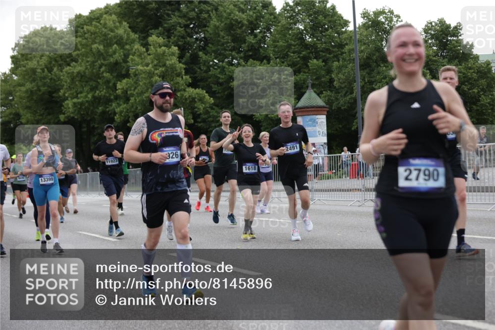 29.06.2025 - hella hamburg halbmarathon Jannik Wohlers http://msf.ph/oto/8145896 29.06.2025 10:47:23 Lombardsbrücke 1045, 1246, 1392, 1618, 1639, 1926, 2197, 2491, 2545, 2704, 2790, 2882, 3049, 4423, 4856, 5886, 7427, 7970, 8077, 8310, 8550, 8774, 9687, 9696, 9697, 10658, 10991, 11802, 11909, 11923, 12412, 12431, 12432, 12582, 13399, 14222, 14800, 15030, 15541, 15543, 15688, 15730, 16018, 16305, 16356, 16686, 18474, 18623, 19062 meine-sportfotos.de