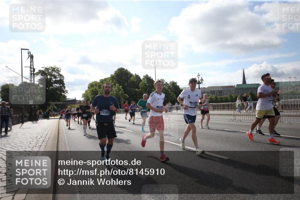 29.06.2025 - hella hamburg halbmarathon Jannik Wohlers http://msf.ph/oto/8145910 29.06.2025 09:58:38 Lombardsbrücke 1410, 1485, 1506, 1715, 1719, 1972, 2741, 2911, 3037, 3334, 3715, 5391, 5420, 6390, 6399, 6629, 7033, 7232, 7732, 7864, 8068, 8721, 8772, 8798, 9655, 9727, 9770, 9884, 10488, 11041, 11542, 11588, 11589, 11604, 11612, 12135, 12495, 12527, 13654, 13869, 13997, 15407, 15446, 15497, 15516, 16292, 16467, 17383, 17828, 18000, 18133, 18181, 18308, 18340, 18746, 18835, 19047, 19152 meine-sportfotos.de