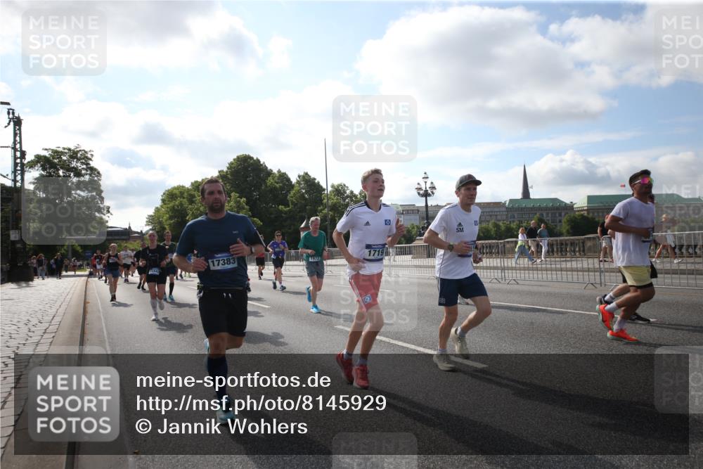 29.06.2025 - hella hamburg halbmarathon Jannik Wohlers http://msf.ph/oto/8145929 29.06.2025 09:58:38 Lombardsbrücke 1410, 1485, 1506, 1715, 1719, 1972, 2741, 2911, 3037, 3334, 3715, 5391, 5420, 6390, 6399, 6629, 7033, 7232, 7732, 7864, 8068, 8721, 8772, 8798, 9655, 9727, 9770, 9884, 10488, 11041, 11542, 11588, 11589, 11604, 11612, 12135, 12495, 12527, 13654, 13869, 13997, 15407, 15446, 15497, 15516, 16292, 16467, 17383, 17828, 18000, 18133, 18181, 18308, 18340, 18746, 18835, 19047, 19152 meine-sportfotos.de