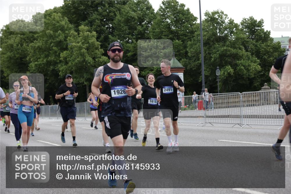 29.06.2025 - hella hamburg halbmarathon Jannik Wohlers http://msf.ph/oto/8145933 29.06.2025 10:47:23 Lombardsbrücke 1045, 1246, 1392, 1618, 1639, 1926, 2197, 2491, 2545, 2704, 2790, 2882, 3049, 4423, 4856, 5886, 7427, 7970, 8077, 8310, 8550, 8774, 9687, 9696, 9697, 10658, 10991, 11802, 11909, 11923, 12412, 12431, 12432, 12582, 13399, 14222, 14800, 15030, 15541, 15543, 15688, 15730, 16018, 16305, 16356, 16686, 18474, 18623, 19062 meine-sportfotos.de