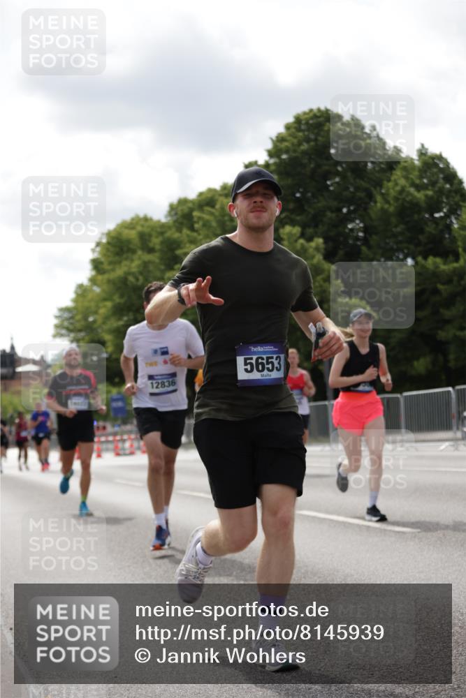29.06.2025 - hella hamburg halbmarathon Jannik Wohlers http://msf.ph/oto/8145939 29.06.2025 10:10:38 Lombardsbrücke 1166, 1781, 2868, 4287, 5653, 7271, 7370, 8561, 12426, 12556, 12571, 12790, 12836, 14022, 14270, 15009, 15214, 17142, 17500 meine-sportfotos.de