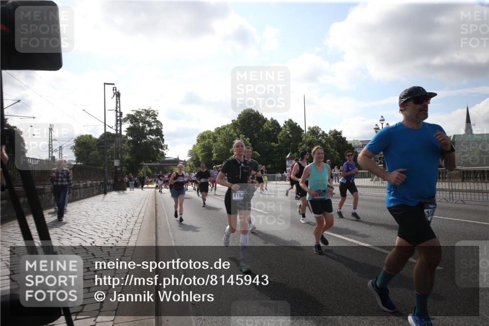 29.06.2025 - hella hamburg halbmarathon Jannik Wohlers http://msf.ph/oto/8145943 29.06.2025 09:58:40 Lombardsbrücke 1485, 1506, 1715, 1719, 1972, 2741, 2911, 3037, 3334, 3715, 4839, 5391, 5420, 6390, 6399, 6629, 7033, 7232, 7732, 7864, 8772, 8798, 9655, 9727, 9770, 9884, 10266, 10488, 11041, 11542, 11588, 11589, 11604, 11612, 12135, 12495, 12527, 13654, 13792, 13869, 13997, 15407, 15446, 15497, 15516, 15884, 16292, 16334, 16467, 17198, 17383, 17828, 18000, 18133, 18181, 18308, 18340, 18746, 18835, 19047, 19152 meine-sportfotos.de