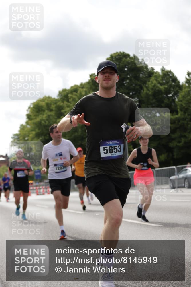 29.06.2025 - hella hamburg halbmarathon Jannik Wohlers http://msf.ph/oto/8145949 29.06.2025 10:10:38 Lombardsbrücke 1166, 1781, 2868, 4287, 5653, 7271, 7370, 8561, 12426, 12556, 12571, 12790, 12836, 14022, 14270, 15009, 15214, 17142, 17500 meine-sportfotos.de