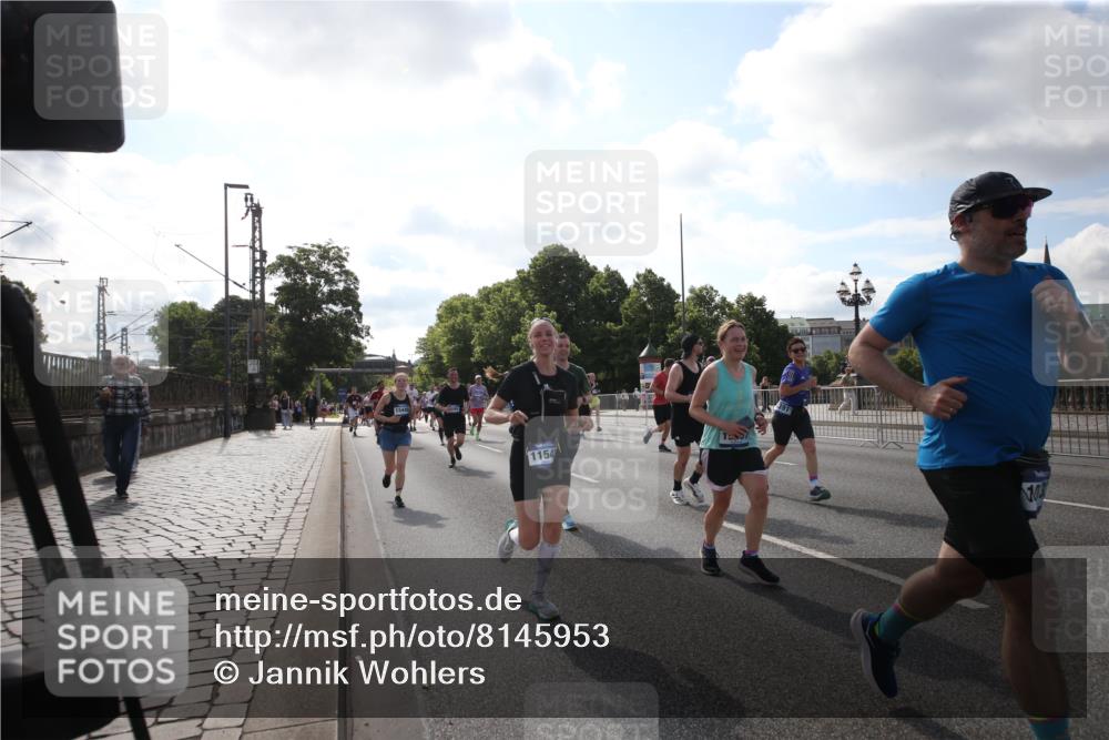 29.06.2025 - hella hamburg halbmarathon Jannik Wohlers http://msf.ph/oto/8145953 29.06.2025 09:58:40 Lombardsbrücke 1485, 1506, 1715, 1719, 1972, 2741, 2911, 3037, 3334, 3715, 4839, 5391, 5420, 6390, 6399, 6629, 7033, 7232, 7732, 7864, 8772, 8798, 9655, 9727, 9770, 9884, 10266, 10488, 11041, 11542, 11588, 11589, 11604, 11612, 12135, 12495, 12527, 13654, 13792, 13869, 13997, 15407, 15446, 15497, 15516, 15884, 16292, 16334, 16467, 17198, 17383, 17828, 18000, 18133, 18181, 18308, 18340, 18746, 18835, 19047, 19152 meine-sportfotos.de