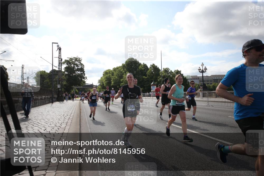 29.06.2025 - hella hamburg halbmarathon Jannik Wohlers http://msf.ph/oto/8145956 29.06.2025 09:58:40 Lombardsbrücke 1485, 1506, 1715, 1719, 1972, 2741, 2911, 3037, 3334, 3715, 4839, 5391, 5420, 6390, 6399, 6629, 7033, 7232, 7732, 7864, 8772, 8798, 9655, 9727, 9770, 9884, 10266, 10488, 11041, 11542, 11588, 11589, 11604, 11612, 12135, 12495, 12527, 13654, 13792, 13869, 13997, 15407, 15446, 15497, 15516, 15884, 16292, 16334, 16467, 17198, 17383, 17828, 18000, 18133, 18181, 18308, 18340, 18746, 18835, 19047, 19152 meine-sportfotos.de