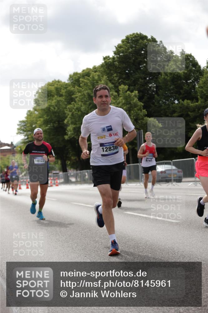 29.06.2025 - hella hamburg halbmarathon Jannik Wohlers http://msf.ph/oto/8145961 29.06.2025 10:10:39 Lombardsbrücke 1166, 1781, 2868, 4287, 5254, 5653, 7271, 7370, 8561, 10196, 12426, 12556, 12571, 12790, 12836, 14022, 14270, 15009, 17142, 17500 meine-sportfotos.de
