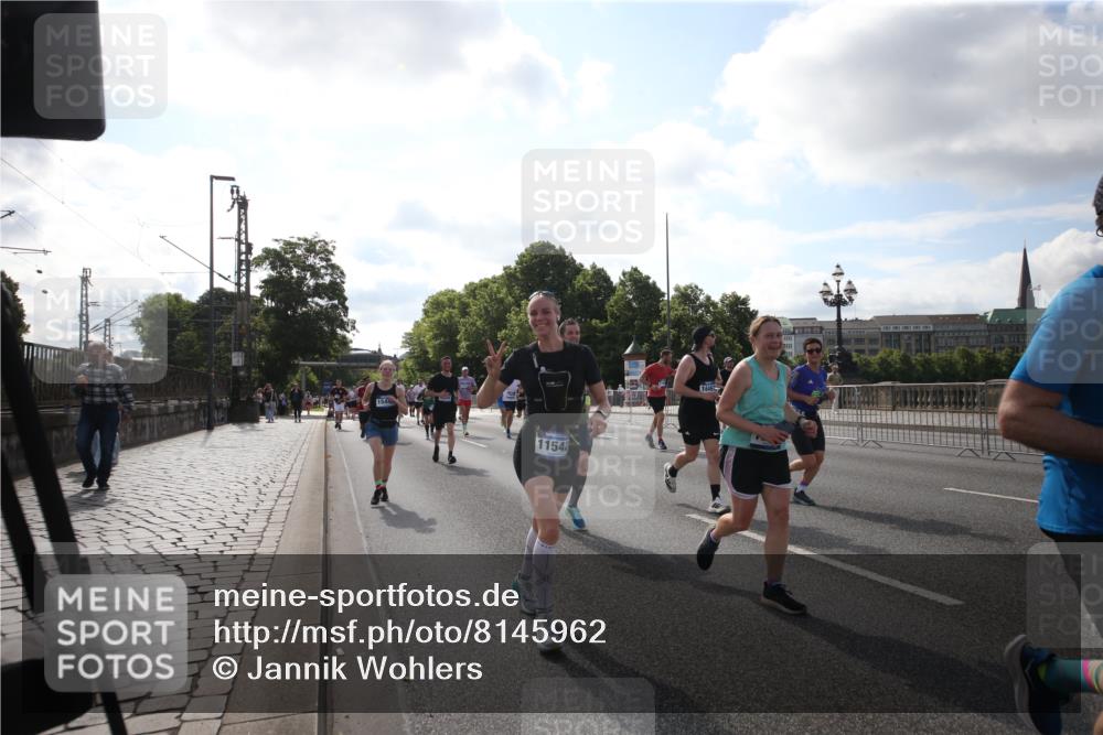 29.06.2025 - hella hamburg halbmarathon Jannik Wohlers http://msf.ph/oto/8145962 29.06.2025 09:58:40 Lombardsbrücke 1485, 1506, 1715, 1719, 1972, 2741, 2911, 3037, 3334, 3715, 4839, 5391, 5420, 6390, 6399, 6629, 7033, 7232, 7732, 7864, 8772, 8798, 9655, 9727, 9770, 9884, 10266, 10488, 11041, 11542, 11588, 11589, 11604, 11612, 12135, 12495, 12527, 13654, 13792, 13869, 13997, 15407, 15446, 15497, 15516, 15884, 16292, 16334, 16467, 17198, 17383, 17828, 18000, 18133, 18181, 18308, 18340, 18746, 18835, 19047, 19152 meine-sportfotos.de