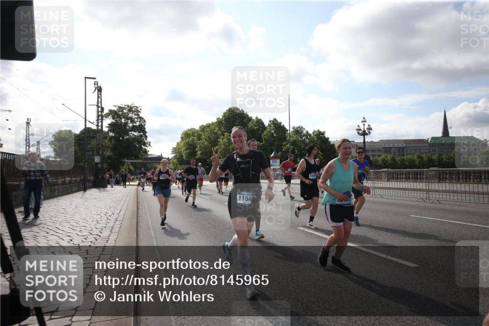 29.06.2025 - hella hamburg halbmarathon Jannik Wohlers http://msf.ph/oto/8145965 29.06.2025 09:58:40 Lombardsbrücke 1485, 1506, 1715, 1719, 1972, 2741, 2911, 3037, 3334, 3715, 4839, 5391, 5420, 6390, 6399, 6629, 7033, 7232, 7732, 7864, 8772, 8798, 9655, 9727, 9770, 9884, 10266, 10488, 11041, 11542, 11588, 11589, 11604, 11612, 12135, 12495, 12527, 13654, 13792, 13869, 13997, 15407, 15446, 15497, 15516, 15884, 16292, 16334, 16467, 17198, 17383, 17828, 18000, 18133, 18181, 18308, 18340, 18746, 18835, 19047, 19152 meine-sportfotos.de