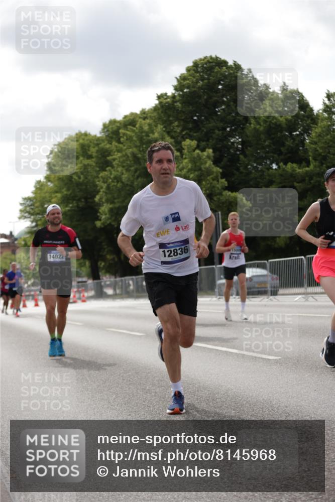 29.06.2025 - hella hamburg halbmarathon Jannik Wohlers http://msf.ph/oto/8145968 29.06.2025 10:10:39 Lombardsbrücke 1166, 1781, 2868, 4287, 5254, 5653, 7271, 7370, 8561, 10196, 12426, 12556, 12571, 12790, 12836, 14022, 14270, 15009, 17142, 17500 meine-sportfotos.de