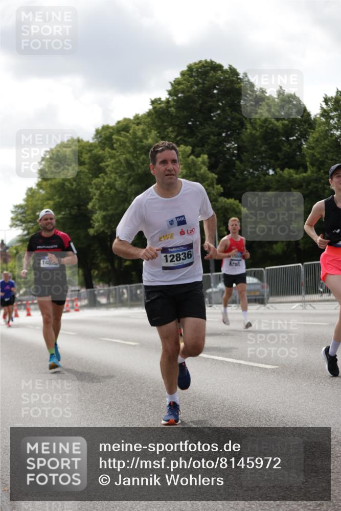 29.06.2025 - hella hamburg halbmarathon Jannik Wohlers http://msf.ph/oto/8145972 29.06.2025 10:10:39 Lombardsbrücke 1166, 1781, 2868, 4287, 5254, 5653, 7271, 7370, 8561, 10196, 12426, 12556, 12571, 12790, 12836, 14022, 14270, 15009, 17142, 17500 meine-sportfotos.de