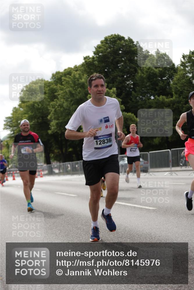 29.06.2025 - hella hamburg halbmarathon Jannik Wohlers http://msf.ph/oto/8145976 29.06.2025 10:10:39 Lombardsbrücke 1166, 1781, 2868, 4287, 5254, 5653, 7271, 7370, 8561, 10196, 12426, 12556, 12571, 12790, 12836, 14022, 14270, 15009, 17142, 17500 meine-sportfotos.de