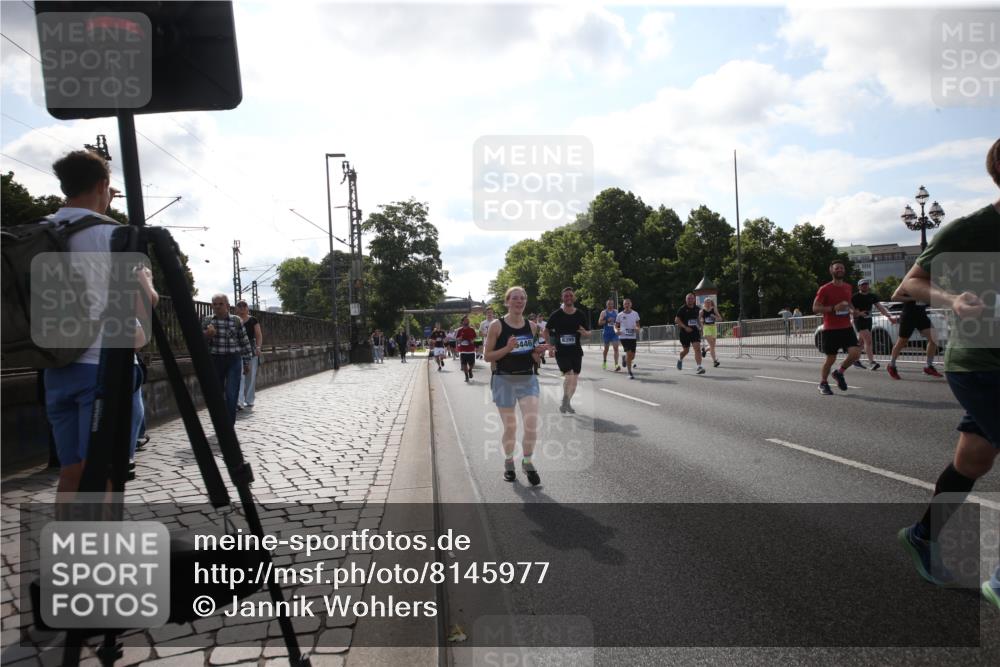 29.06.2025 - hella hamburg halbmarathon Jannik Wohlers http://msf.ph/oto/8145977 29.06.2025 09:58:41 Lombardsbrücke 1485, 1506, 1715, 1719, 1972, 2741, 2911, 3037, 3334, 3715, 4839, 5391, 5420, 6390, 6399, 6629, 7033, 7232, 7864, 8772, 8798, 9655, 9727, 9884, 10266, 10488, 10519, 11041, 11542, 11588, 11589, 11604, 11612, 12135, 12495, 12527, 12949, 13654, 13792, 13869, 13997, 15156, 15407, 15446, 15516, 15884, 16292, 16334, 16467, 17198, 17383, 17828, 18000, 18133, 18181, 18308, 18340, 18746, 18835, 19047, 19152 meine-sportfotos.de