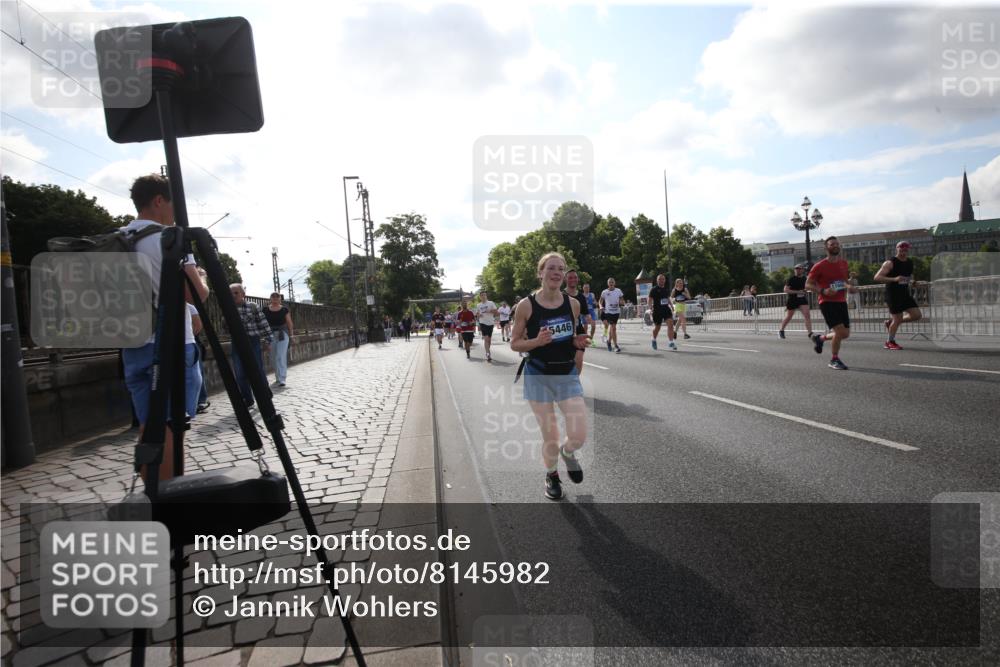 29.06.2025 - hella hamburg halbmarathon Jannik Wohlers http://msf.ph/oto/8145982 29.06.2025 09:58:42 Lombardsbrücke 1485, 1506, 1715, 1719, 1972, 2741, 2911, 3037, 3715, 4839, 5391, 5420, 5492, 6390, 6399, 6629, 7033, 7232, 7864, 8509, 8772, 8798, 9655, 9884, 10266, 10488, 10519, 11041, 11068, 11542, 11588, 11589, 11604, 11612, 11689, 12135, 12495, 12527, 12949, 13792, 13869, 15156, 15407, 15446, 15516, 15856, 15884, 16292, 16334, 16467, 17198, 17383, 17828, 18000, 18133, 18181, 18308, 18340, 18746, 18835, 19047, 19152 meine-sportfotos.de