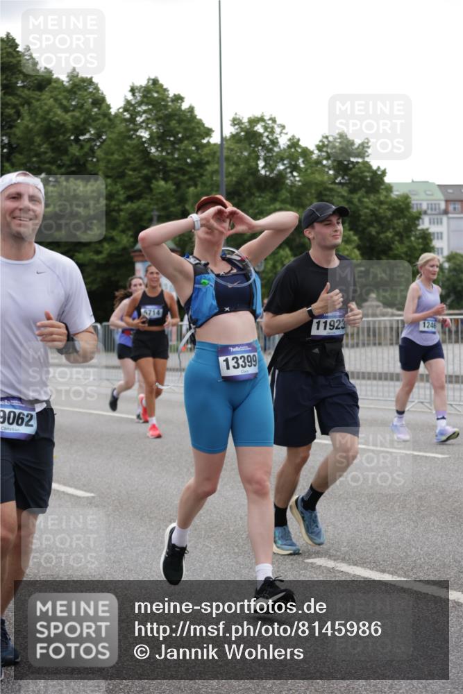 29.06.2025 - hella hamburg halbmarathon Jannik Wohlers http://msf.ph/oto/8145986 29.06.2025 10:47:26 Lombardsbrücke 1045, 1246, 1392, 1618, 1639, 1926, 2197, 2491, 2545, 2704, 2790, 3049, 4856, 5886, 7240, 7427, 7970, 8077, 8310, 8550, 8774, 9687, 9696, 9697, 10658, 10991, 11802, 11909, 11923, 12157, 12412, 12431, 12432, 12480, 12582, 13399, 14222, 14800, 15030, 15541, 15688, 15730, 16305, 16356, 17562, 17563, 18474, 19062 meine-sportfotos.de