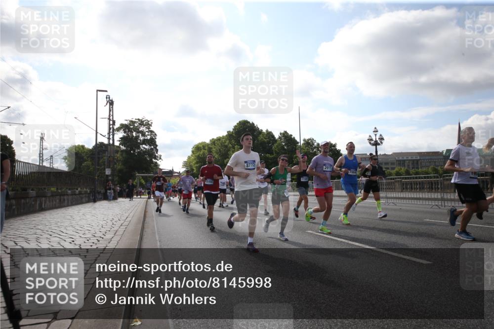 29.06.2025 - hella hamburg halbmarathon Jannik Wohlers http://msf.ph/oto/8145998 29.06.2025 09:58:44 Lombardsbrücke 1506, 1715, 1719, 1972, 2741, 2911, 3037, 3715, 4467, 4839, 5391, 5420, 5492, 6390, 6399, 6629, 7033, 7130, 7232, 7864, 8509, 8772, 8798, 9655, 9884, 10266, 10488, 10519, 11041, 11068, 11542, 11588, 11589, 11604, 11612, 11689, 12014, 12406, 12495, 12527, 12949, 13792, 13869, 15156, 15407, 15446, 15516, 15856, 15884, 16334, 16467, 17198, 17383, 17828, 18000, 18133, 18181, 18308, 18340, 18746, 18835, 19047, 19152 meine-sportfotos.de