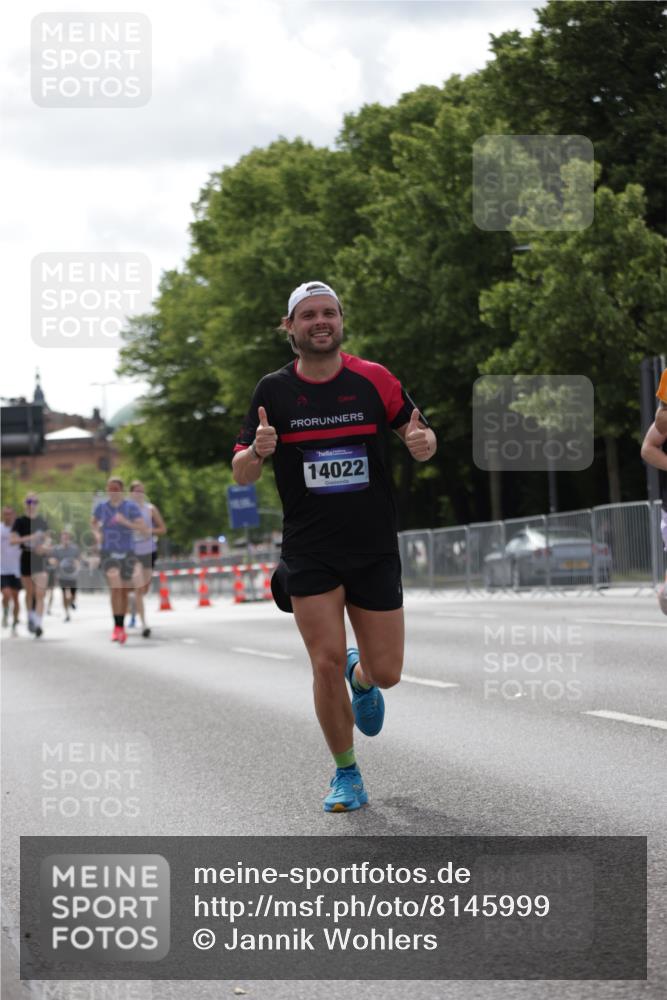 29.06.2025 - hella hamburg halbmarathon Jannik Wohlers http://msf.ph/oto/8145999 29.06.2025 10:10:40 Lombardsbrücke 1166, 1781, 2868, 4287, 5254, 5653, 7271, 7370, 8561, 10196, 12426, 12556, 12571, 12790, 12836, 14022, 14270, 15009, 15252, 17142, 17500, 19241 meine-sportfotos.de