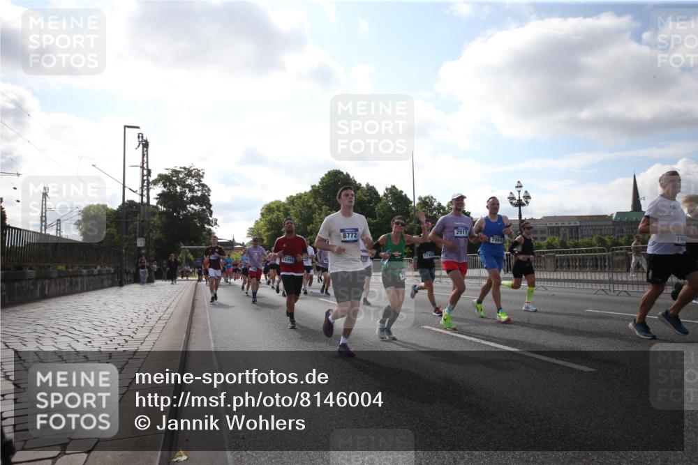 29.06.2025 - hella hamburg halbmarathon Jannik Wohlers http://msf.ph/oto/8146004 29.06.2025 09:58:44 Lombardsbrücke 1506, 1715, 1719, 1972, 2741, 2911, 3037, 3715, 4467, 4839, 5391, 5420, 5492, 6390, 6399, 6629, 7033, 7130, 7232, 7864, 8509, 8772, 8798, 9655, 9884, 10266, 10488, 10519, 11041, 11068, 11542, 11588, 11589, 11604, 11612, 11689, 12014, 12406, 12495, 12527, 12949, 13792, 13869, 15156, 15407, 15446, 15516, 15856, 15884, 16334, 16467, 17198, 17383, 17828, 18000, 18133, 18181, 18308, 18340, 18746, 18835, 19047, 19152 meine-sportfotos.de