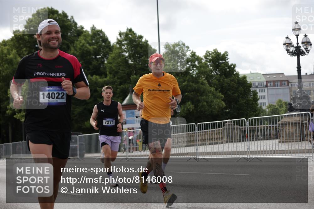 29.06.2025 - hella hamburg halbmarathon Jannik Wohlers http://msf.ph/oto/8146008 29.06.2025 10:10:41 Lombardsbrücke 1166, 1781, 2868, 4287, 5254, 5653, 7271, 7370, 8561, 10196, 12556, 12571, 12790, 12836, 14022, 14270, 15009, 15252, 17142, 17500, 19241 meine-sportfotos.de