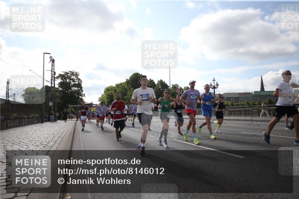 29.06.2025 - hella hamburg halbmarathon Jannik Wohlers http://msf.ph/oto/8146012 29.06.2025 09:58:45 Lombardsbrücke 1506, 1715, 1719, 1972, 2741, 2911, 3037, 3715, 4467, 4839, 5391, 5420, 5457, 5458, 5492, 6390, 6399, 7033, 7129, 7130, 7232, 7864, 8509, 8772, 8798, 9655, 9884, 10266, 10519, 11041, 11068, 11542, 11588, 11589, 11604, 11689, 12014, 12186, 12406, 12495, 12527, 12949, 13792, 13869, 15156, 15407, 15446, 15516, 15686, 15856, 15884, 16334, 16467, 17198, 17383, 17828, 18000, 18133, 18181, 18308, 18340, 18746, 18835, 19047 meine-sportfotos.de
