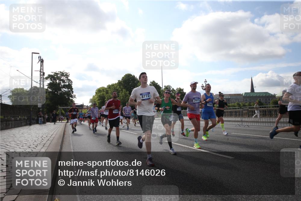 29.06.2025 - hella hamburg halbmarathon Jannik Wohlers http://msf.ph/oto/8146026 29.06.2025 09:58:45 Lombardsbrücke 1506, 1715, 1719, 1972, 2741, 2911, 3037, 3715, 4467, 4839, 5391, 5420, 5457, 5458, 5492, 6390, 6399, 7033, 7129, 7130, 7232, 7864, 8509, 8772, 8798, 9655, 9884, 10266, 10519, 11041, 11068, 11542, 11588, 11589, 11604, 11689, 12014, 12186, 12406, 12495, 12527, 12949, 13792, 13869, 15156, 15407, 15446, 15516, 15686, 15856, 15884, 16334, 16467, 17198, 17383, 17828, 18000, 18133, 18181, 18308, 18340, 18746, 18835, 19047 meine-sportfotos.de