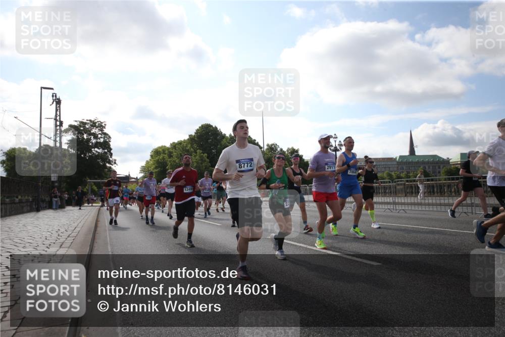 29.06.2025 - hella hamburg halbmarathon Jannik Wohlers http://msf.ph/oto/8146031 29.06.2025 09:58:45 Lombardsbrücke 1506, 1715, 1719, 1972, 2741, 2911, 3037, 3715, 4467, 4839, 5391, 5420, 5457, 5458, 5492, 6390, 6399, 7033, 7129, 7130, 7232, 7864, 8509, 8772, 8798, 9655, 9884, 10266, 10519, 11041, 11068, 11542, 11588, 11589, 11604, 11689, 12014, 12186, 12406, 12495, 12527, 12949, 13792, 13869, 15156, 15407, 15446, 15516, 15686, 15856, 15884, 16334, 16467, 17198, 17383, 17828, 18000, 18133, 18181, 18308, 18340, 18746, 18835, 19047 meine-sportfotos.de