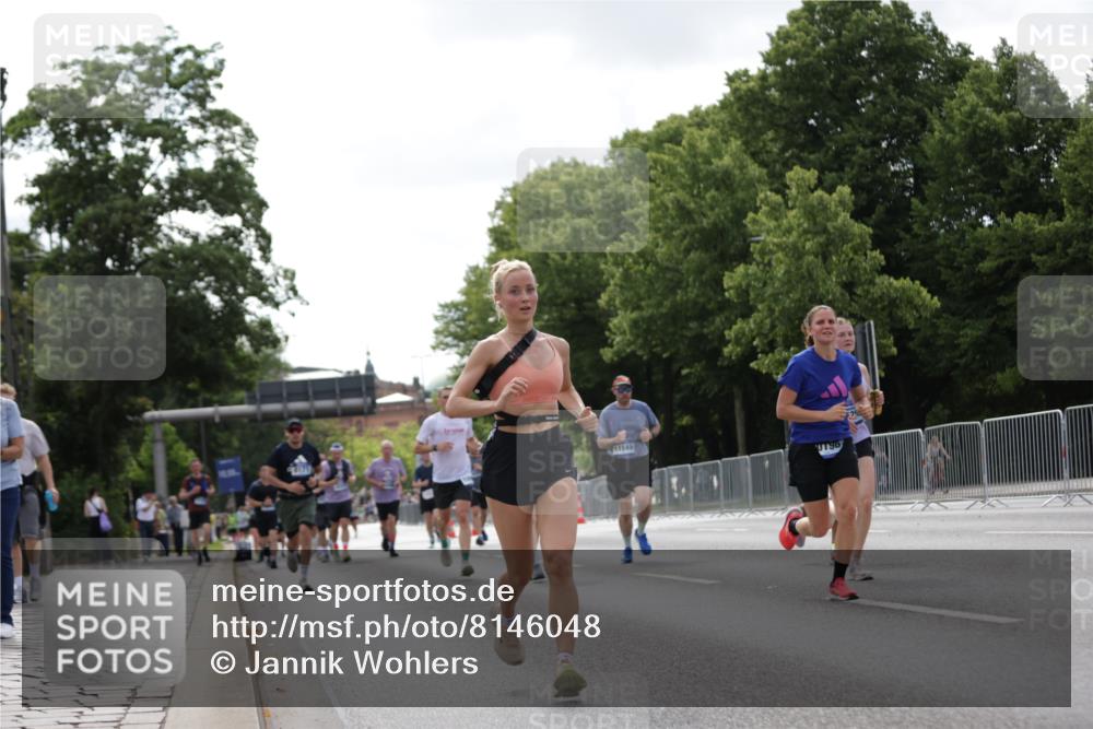 29.06.2025 - hella hamburg halbmarathon Jannik Wohlers http://msf.ph/oto/8146048 29.06.2025 10:10:45 Lombardsbrücke 1723, 2868, 3837, 4287, 5254, 5653, 7271, 7370, 8171, 8206, 8207, 8561, 9119, 10196, 11149, 12556, 12571, 12790, 12836, 13603, 14022, 14149, 15009, 15252, 15908, 16383, 17142, 17500, 19241 meine-sportfotos.de