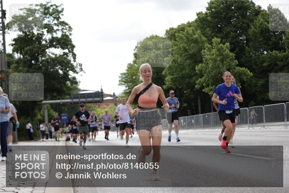 29.06.2025 - hella hamburg halbmarathon Jannik Wohlers http://msf.ph/oto/8146055 29.06.2025 10:10:45 Lombardsbrücke 1723, 2868, 3837, 4287, 5254, 5653, 7271, 7370, 8171, 8206, 8207, 8561, 9119, 10196, 11149, 12556, 12571, 12790, 12836, 13603, 14022, 14149, 15009, 15252, 15908, 16383, 17142, 17500, 19241 meine-sportfotos.de
