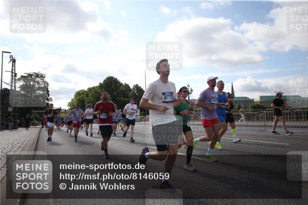 29.06.2025 - hella hamburg halbmarathon Jannik Wohlers http://msf.ph/oto/8146059 29.06.2025 09:58:45 Lombardsbrücke 1506, 1715, 1719, 1972, 2741, 2911, 3037, 3715, 4467, 4839, 5391, 5420, 5457, 5458, 5492, 6390, 6399, 7033, 7129, 7130, 7232, 7864, 8509, 8772, 8798, 9655, 9884, 10266, 10519, 11041, 11068, 11542, 11588, 11589, 11604, 11689, 12014, 12186, 12406, 12495, 12527, 12949, 13792, 13869, 15156, 15407, 15446, 15516, 15686, 15856, 15884, 16334, 16467, 17198, 17383, 17828, 18000, 18133, 18181, 18308, 18340, 18746, 18835, 19047 meine-sportfotos.de