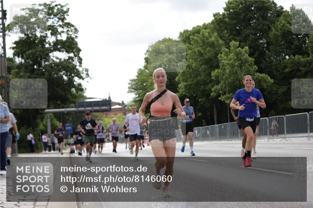 29.06.2025 - hella hamburg halbmarathon Jannik Wohlers http://msf.ph/oto/8146060 29.06.2025 10:10:45 Lombardsbrücke 1723, 2868, 3837, 4287, 5254, 5653, 7271, 7370, 8171, 8206, 8207, 8561, 9119, 10196, 11149, 12556, 12571, 12790, 12836, 13603, 14022, 14149, 15009, 15252, 15908, 16383, 17142, 17500, 19241 meine-sportfotos.de