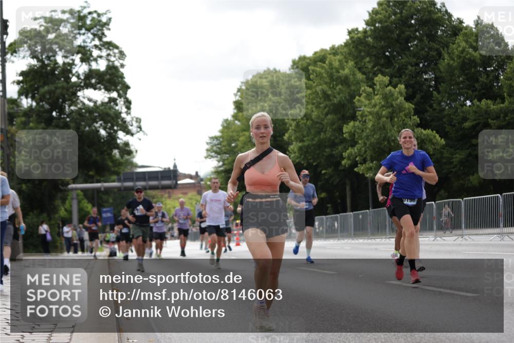 29.06.2025 - hella hamburg halbmarathon Jannik Wohlers http://msf.ph/oto/8146063 29.06.2025 10:10:45 Lombardsbrücke 1723, 2868, 3837, 4287, 5254, 5653, 7271, 7370, 8171, 8206, 8207, 8561, 9119, 10196, 11149, 12556, 12571, 12790, 12836, 13603, 14022, 14149, 15009, 15252, 15908, 16383, 17142, 17500, 19241 meine-sportfotos.de
