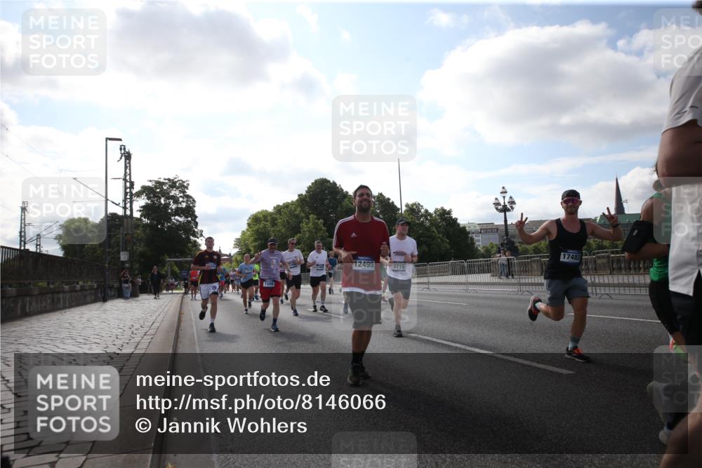 29.06.2025 - hella hamburg halbmarathon Jannik Wohlers http://msf.ph/oto/8146066 29.06.2025 09:58:46 Lombardsbrücke 1506, 1715, 1719, 1972, 2741, 2911, 3037, 3715, 4467, 4839, 5391, 5420, 5457, 5458, 5492, 5866, 6390, 6399, 7033, 7129, 7130, 7232, 7864, 8509, 8772, 8798, 9884, 10266, 10519, 11041, 11068, 11542, 11588, 11589, 11604, 11689, 12014, 12186, 12406, 12495, 12527, 12949, 13792, 13869, 15156, 15407, 15446, 15686, 15856, 15884, 16334, 16467, 16868, 17198, 17383, 18133, 18181, 18308, 18340, 18746, 18835, 19047 meine-sportfotos.de