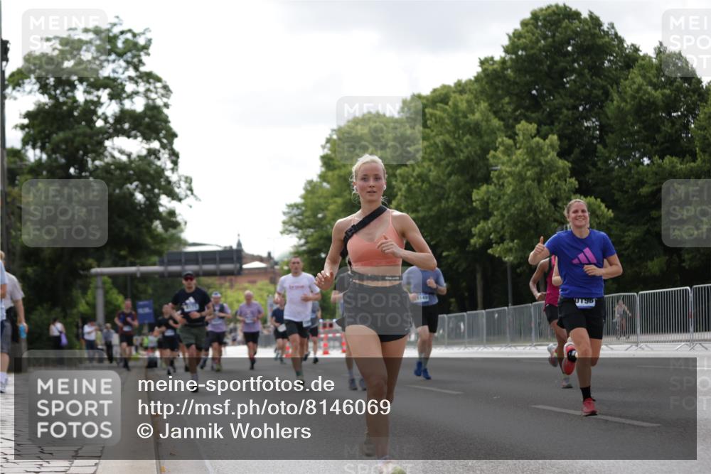 29.06.2025 - hella hamburg halbmarathon Jannik Wohlers http://msf.ph/oto/8146069 29.06.2025 10:10:45 Lombardsbrücke 1723, 2868, 3837, 4287, 5254, 5653, 7271, 7370, 8171, 8206, 8207, 8561, 9119, 10196, 11149, 12556, 12571, 12790, 12836, 13603, 14022, 14149, 15009, 15252, 15908, 16383, 17142, 17500, 19241 meine-sportfotos.de