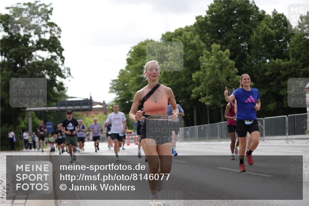 29.06.2025 - hella hamburg halbmarathon Jannik Wohlers http://msf.ph/oto/8146077 29.06.2025 10:10:45 Lombardsbrücke 1723, 2868, 3837, 4287, 5254, 5653, 7271, 7370, 8171, 8206, 8207, 8561, 9119, 10196, 11149, 12556, 12571, 12790, 12836, 13603, 14022, 14149, 15009, 15252, 15908, 16383, 17142, 17500, 19241 meine-sportfotos.de